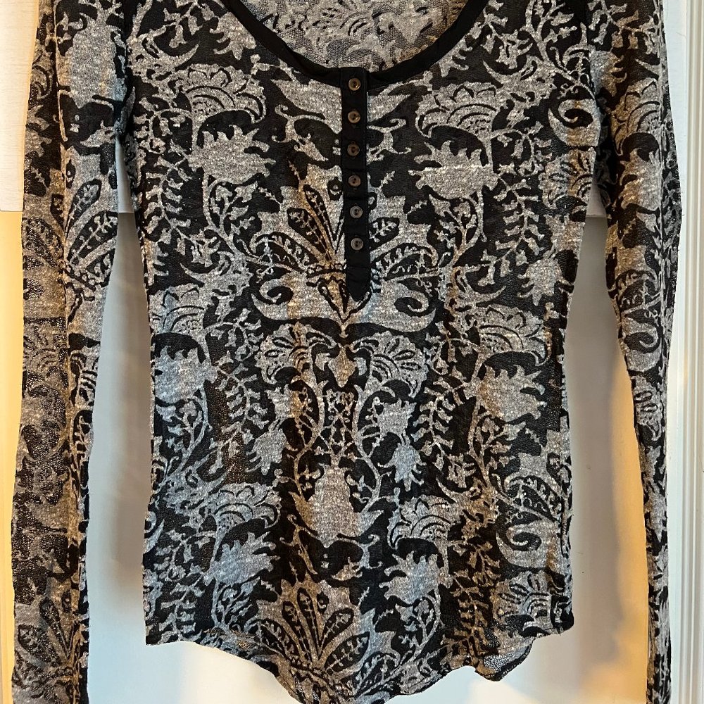 FREE PEOPLE Beautiful Henley Top Floral Burnout Black & Grey Shirt Small 2 4 6